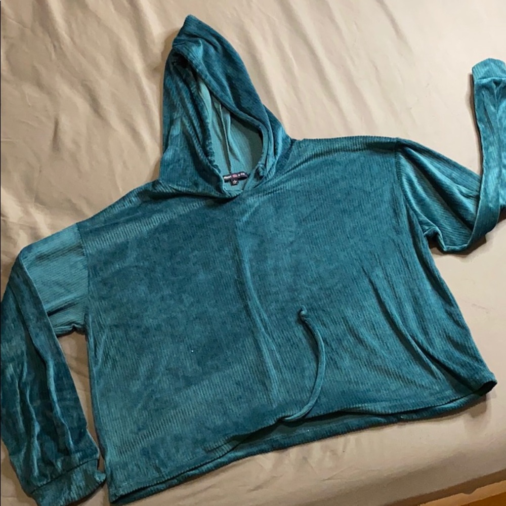 Crop-Top Hoodie from Heart Hips